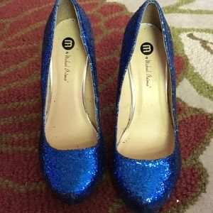 Blue glitter pumps